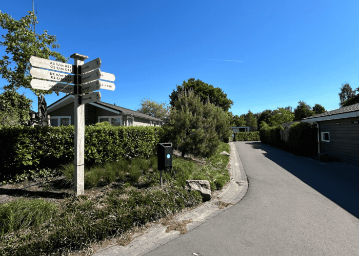 straat met bord